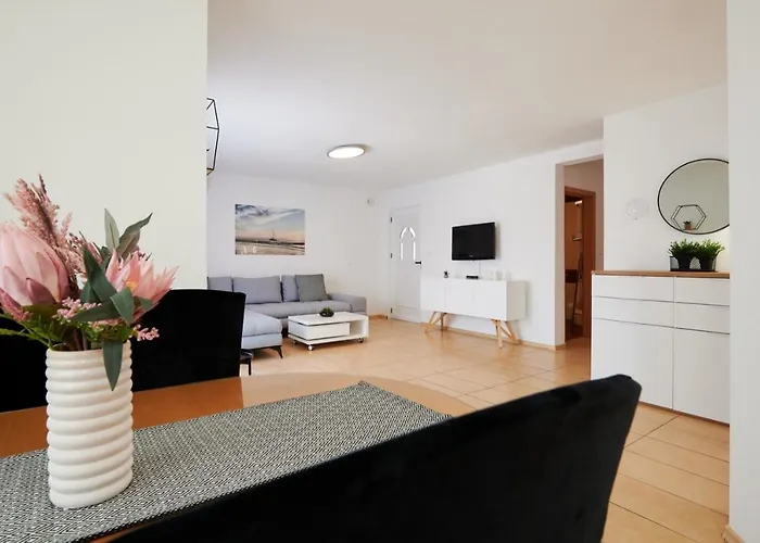 Appartement Adrian1 *